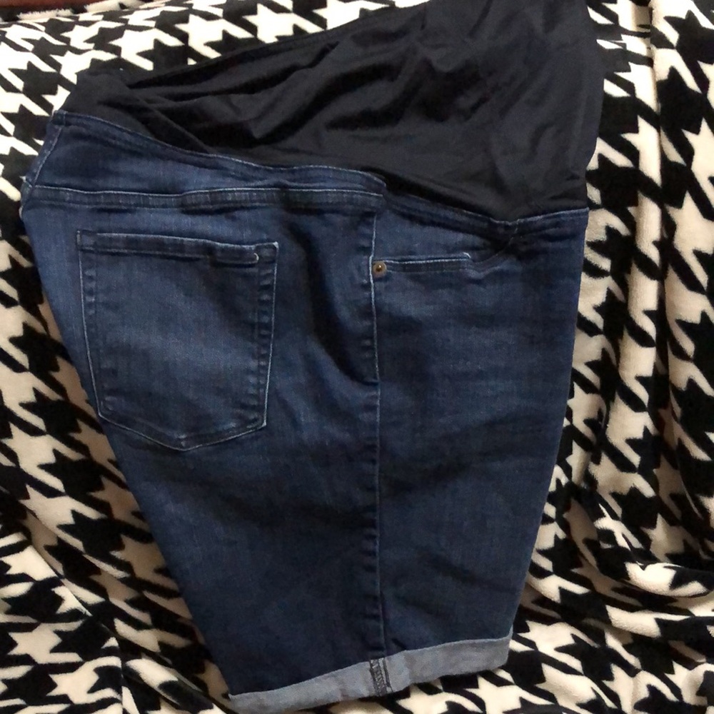 Isabel Maternity Jean Shorts - Picture 6 of 6